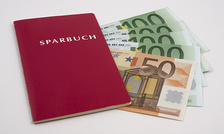 Sparbuch mit Geld